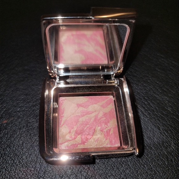 ❌️SOLD 🟣2/$40 - HOURGLASS AMBIENT LIGHTING BLUSH - Picture 2 of 5
